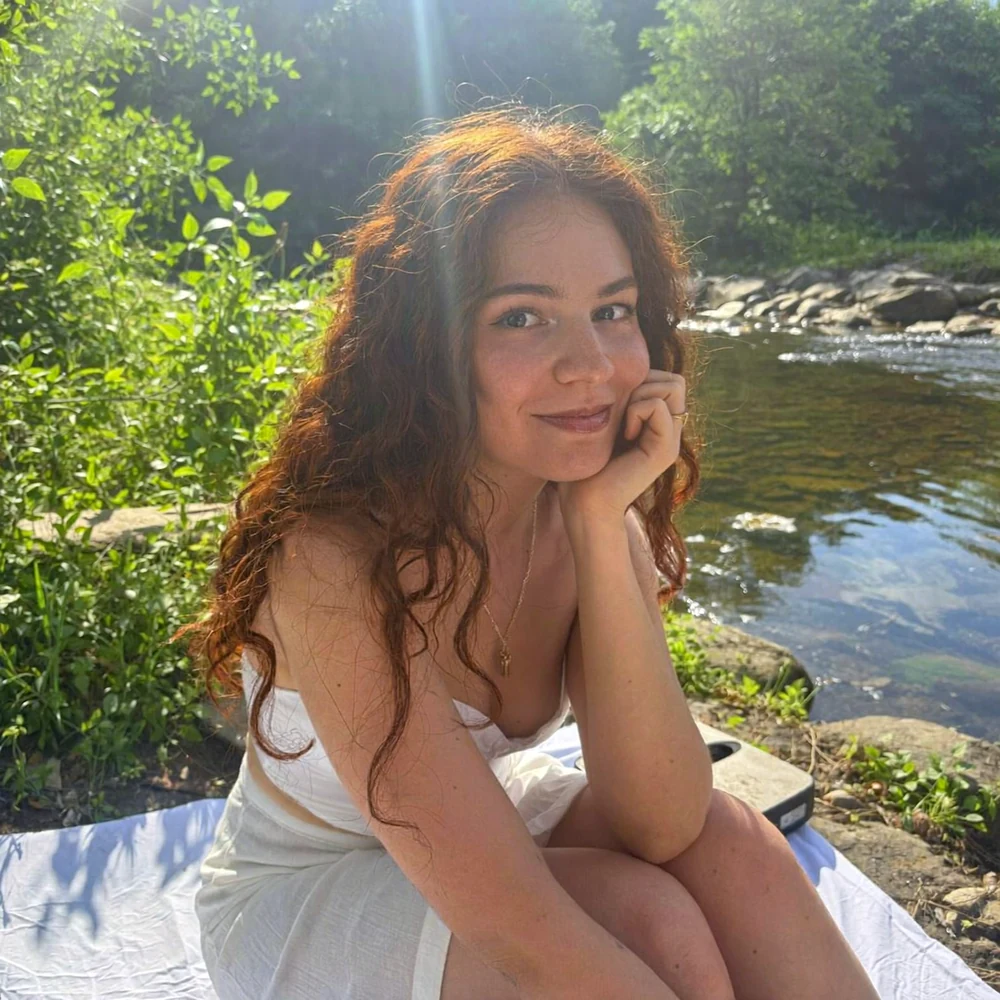 Ayleen Bastías, la NeuroMatrona, junto al río